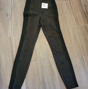Zuzu xs black with snack pattern